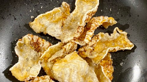 crispy hogfish skin chips