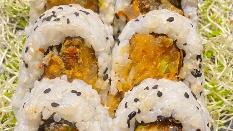 spicy porgy sushi roll