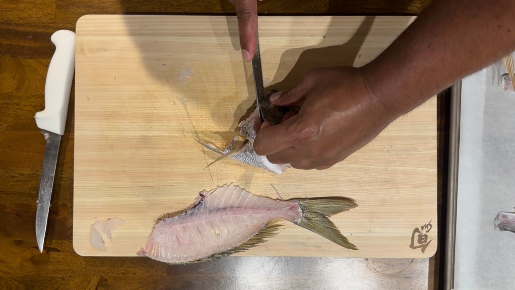 remove the right collar