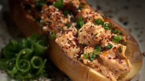 spicy lobster roll